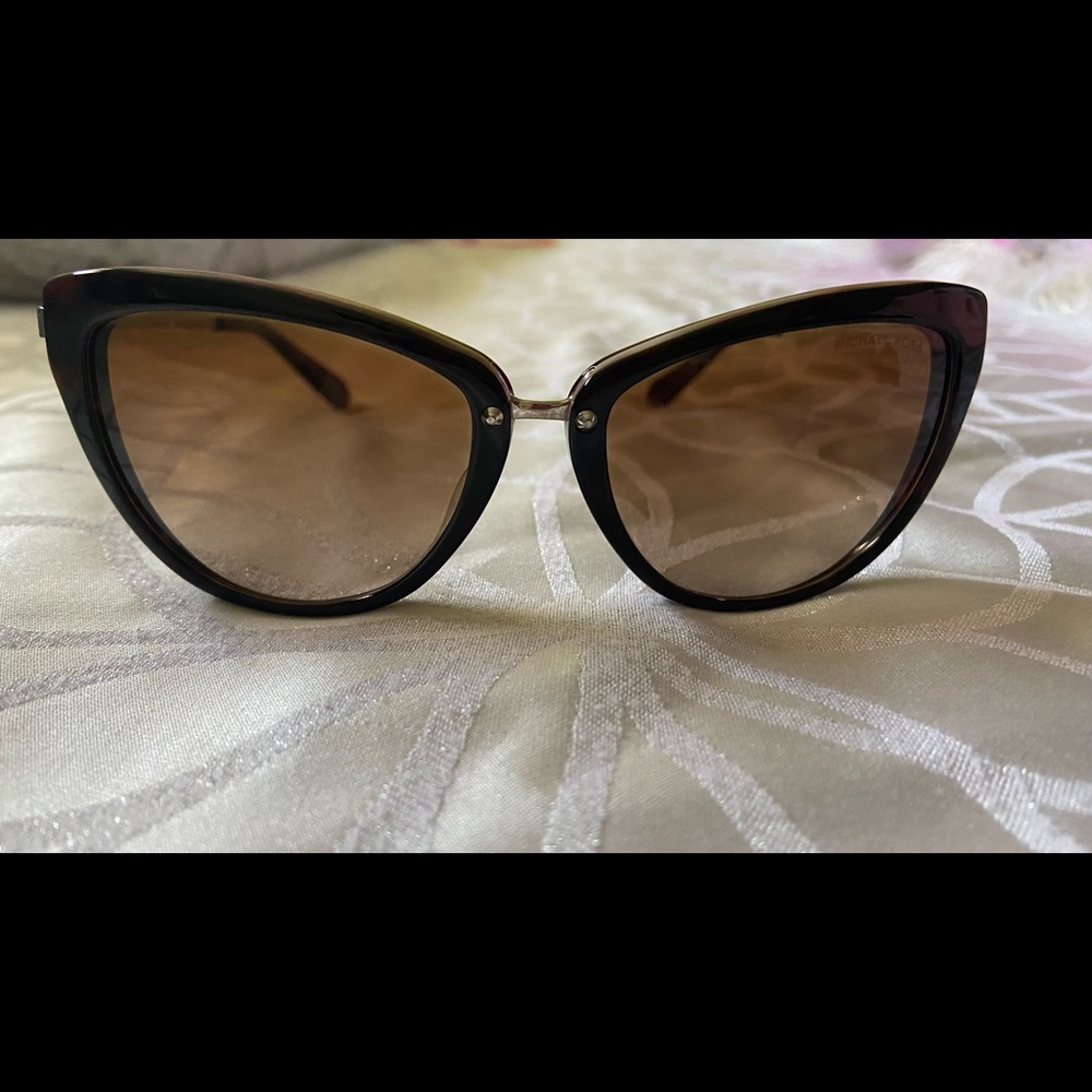 Cat eye sunglasses